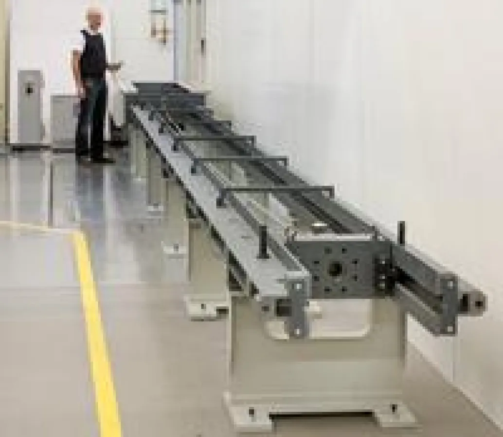 Die horizontale Prüfmaschine kann bis zu 40 m verlängert werden.