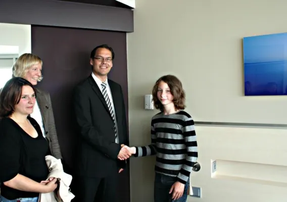 Bild: Schüler und Chefs gehen Hand in Hand für den Klimaschutz