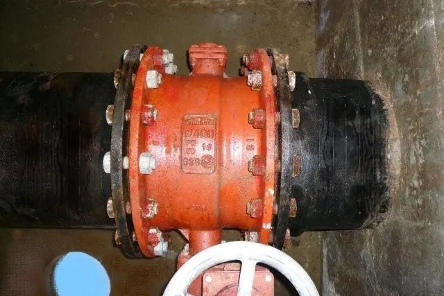Aus Alt mach Hochglanz – Mennicke Rohrbau modernisiert Armaturen der Wasserleitung bei MD Plattling Bild: Aus Alt mach Hochglanz – Mennicke Rohrbau modernisiert Armaturen der Wasserleitung bei MD Plattling