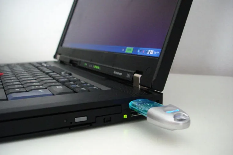 Bild: Datenklau mit USB-Sticks verhindern