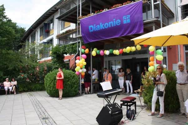 Bild: Pflegeheim am Lohwald feiert Jubiläum mit Sommerfest