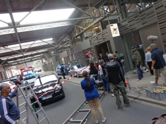 Bild: Tatort H-ZWO: Schusswechsel in Kölner Agentur für ZDF Vorabend-Krimiserie „SOKO“