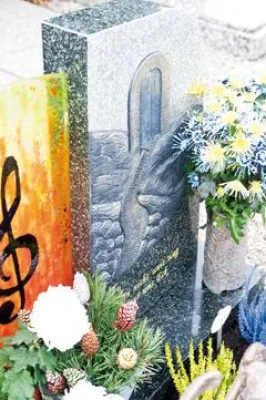 Bild: BIOGRAFIE-MONUMENTE: Ein Leben in Stein gemeißelt