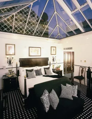 Bild: Watching London’s starry sky - Im Hotel „41“ die Sterne vom Hotelbett aus zählen