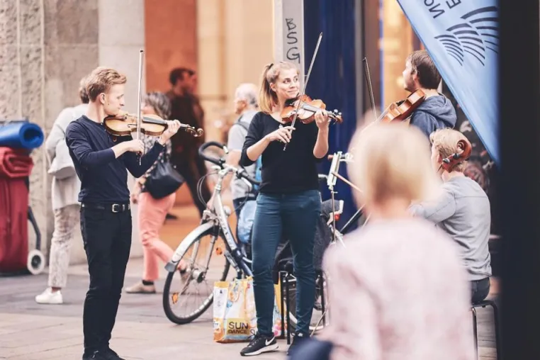 „Europäische Notenspuren“ mit Festival gestartet - Konzerte, Straßenmusik, Begegnungen Bild: „Europäische Notenspuren“ mit Festival gestartet - Konzerte, Straßenmusik, Begegnungen