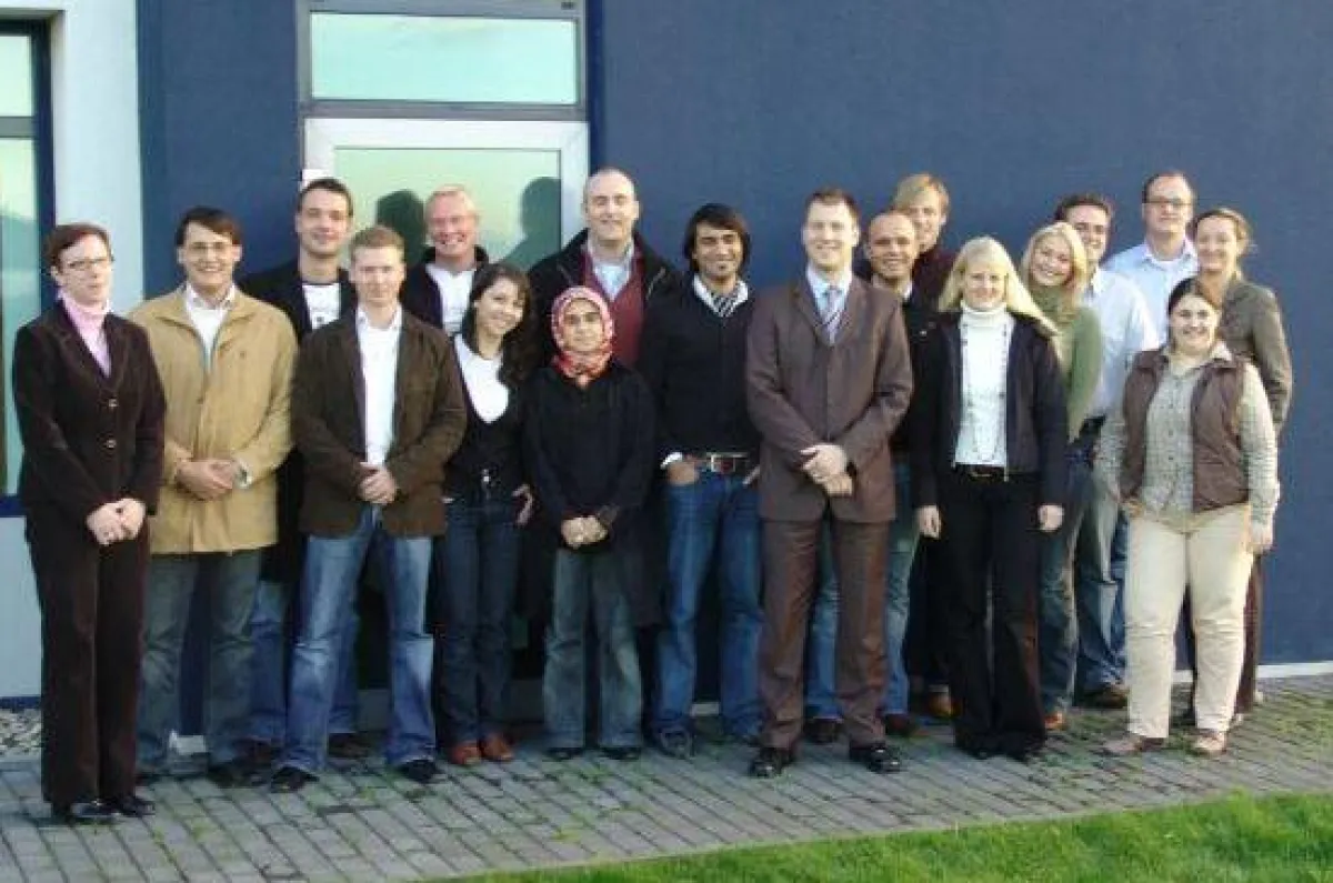 Die Teilnehmer der Szenarioübung: Studenten der Wirtschaftswissenschaften der Universität Paderborn, Dr. Ralf Ohlendorf von der Fakultät für Wirtschaftswissenschaften, Almut Brünger und Stefan Holst v