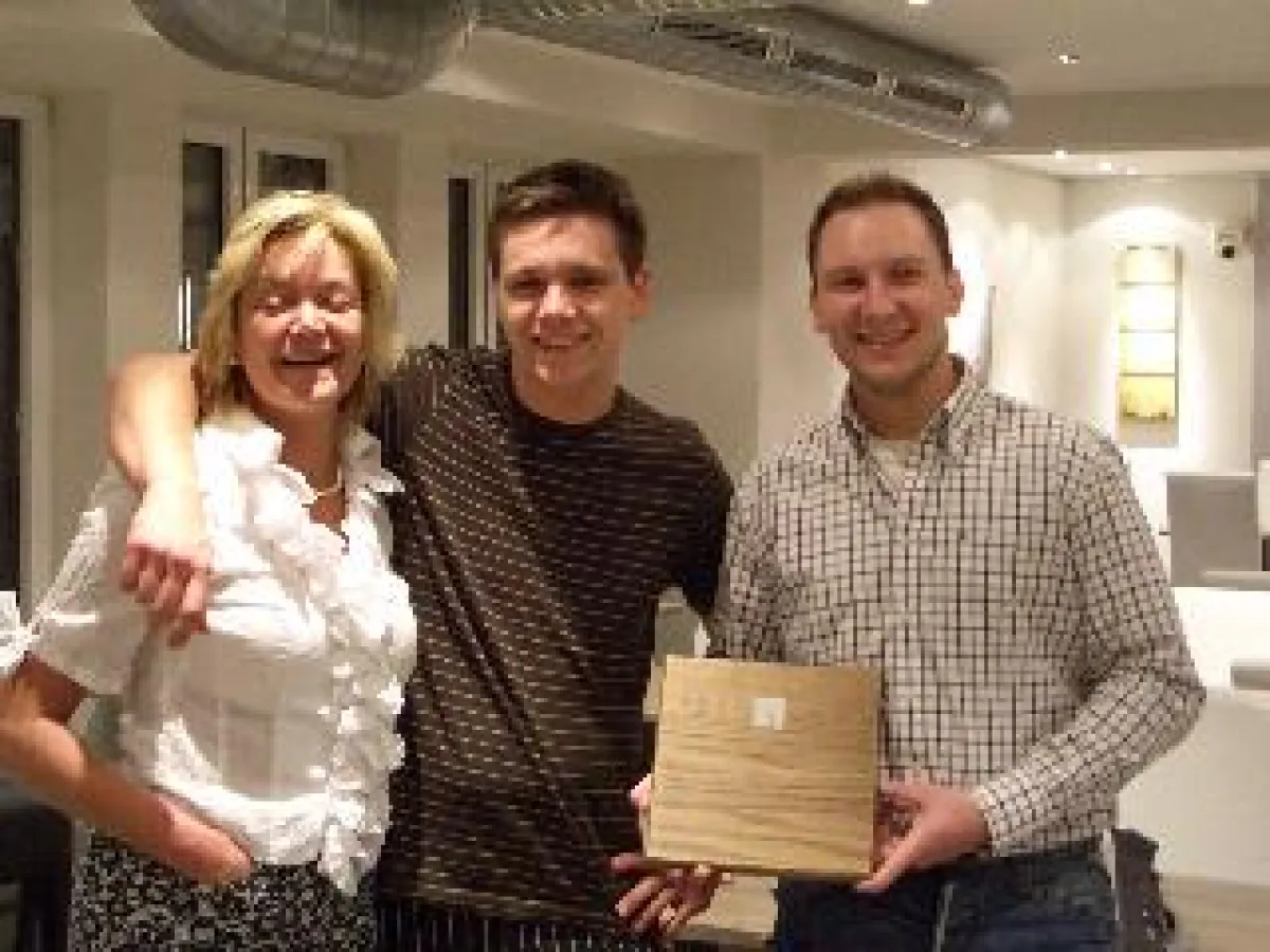 Sven Weil bei der Übergabe an die Graurocks.