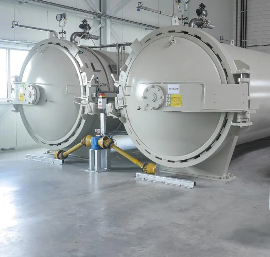 Die zwei Druckkammern werden zur Schädlingsbekämpfung mit CARBO-Kohlensäure befüllt.