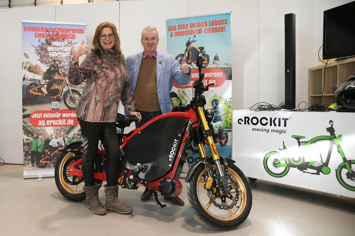 eROCKIT Vorstand Andreas Zurwehme mit TV-Star Maren Gilzer (© eROCKIT)