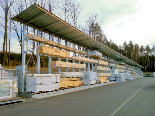 Bild: DFH Haus: Lagerplatz für Material aller Art - vom kleinen Karton bis zum fertigen Groß-Bauteil