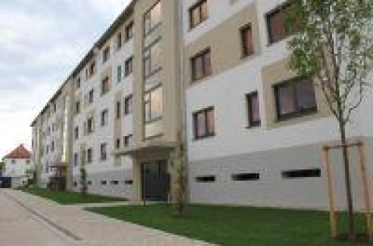 Auf einem brachliegenden Gelände in Vilsbiburg entstand dank Nachverdichtung qualitativer Wohnraum (Foto: Kellhuber Immobilien).