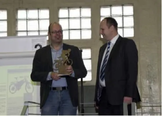 Bild: Preis für das beste Business Stromrad in Dresden überreicht.