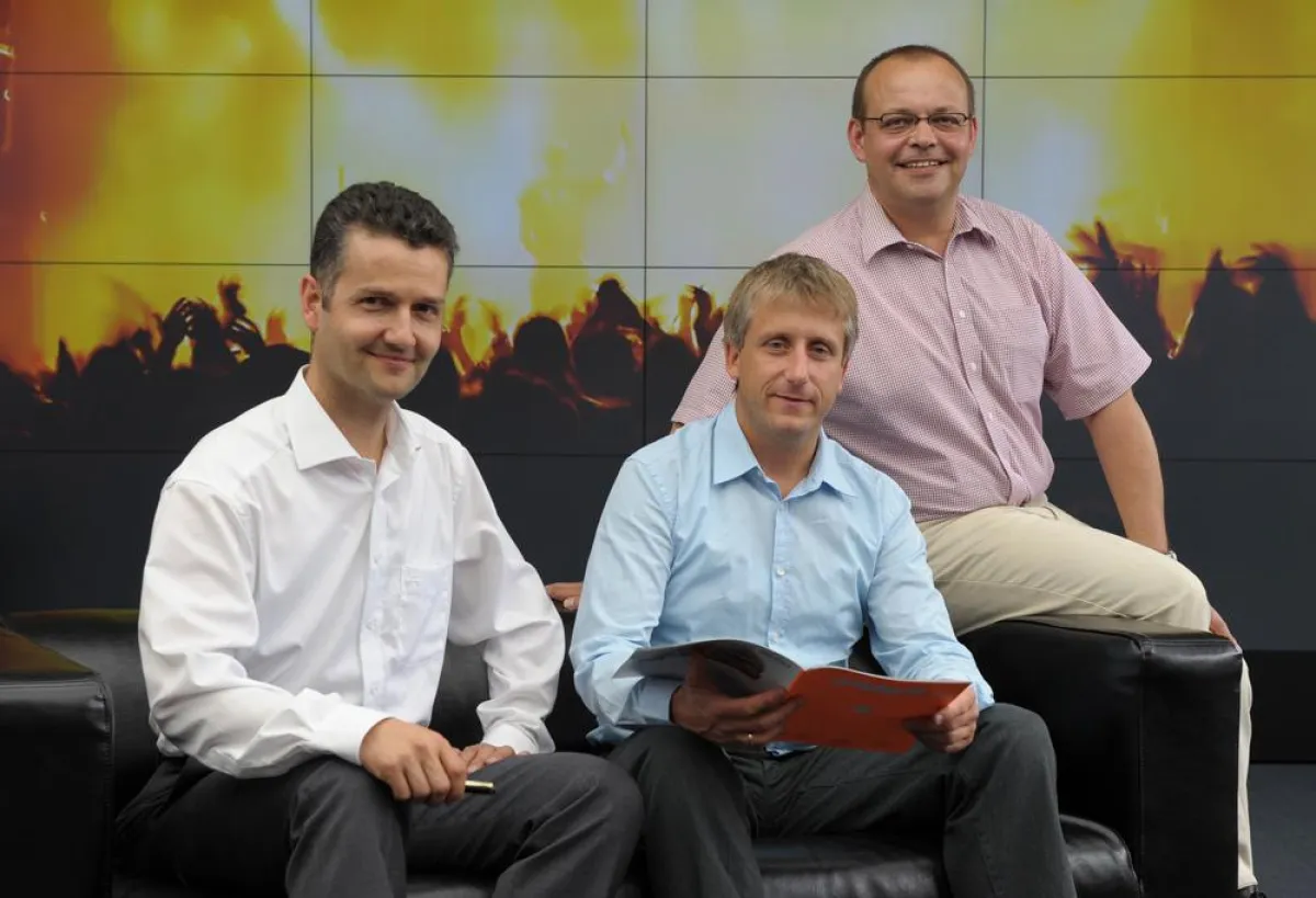 Dr. Alexander Herb (links) mit Volker Munderich (Mitte) und Martin Händel (rechts)