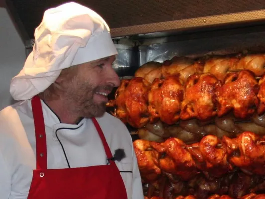Bild: Vom Showmaster zum Grillmeister: Thomas Gottschalk verkauft in Augsburg Grillhähnchen
