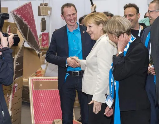Bild: „2050 – Dein Klimamarkt“: „Rügen statt Malle“ begeistert auch Bundeskanzlerin Angela Merkel