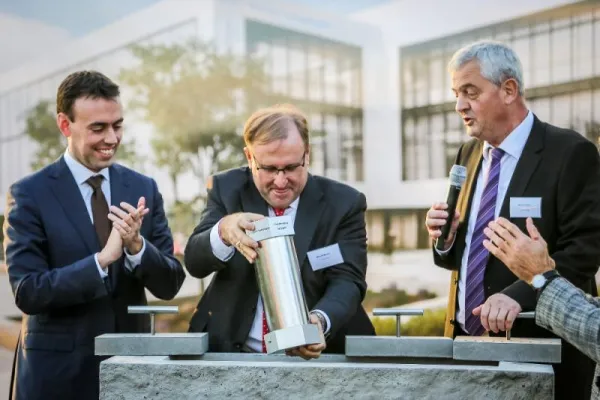 Bild: Agilent Technologies feiert Grundsteinlegung eines neuen Kunden- und Technologiezentrums