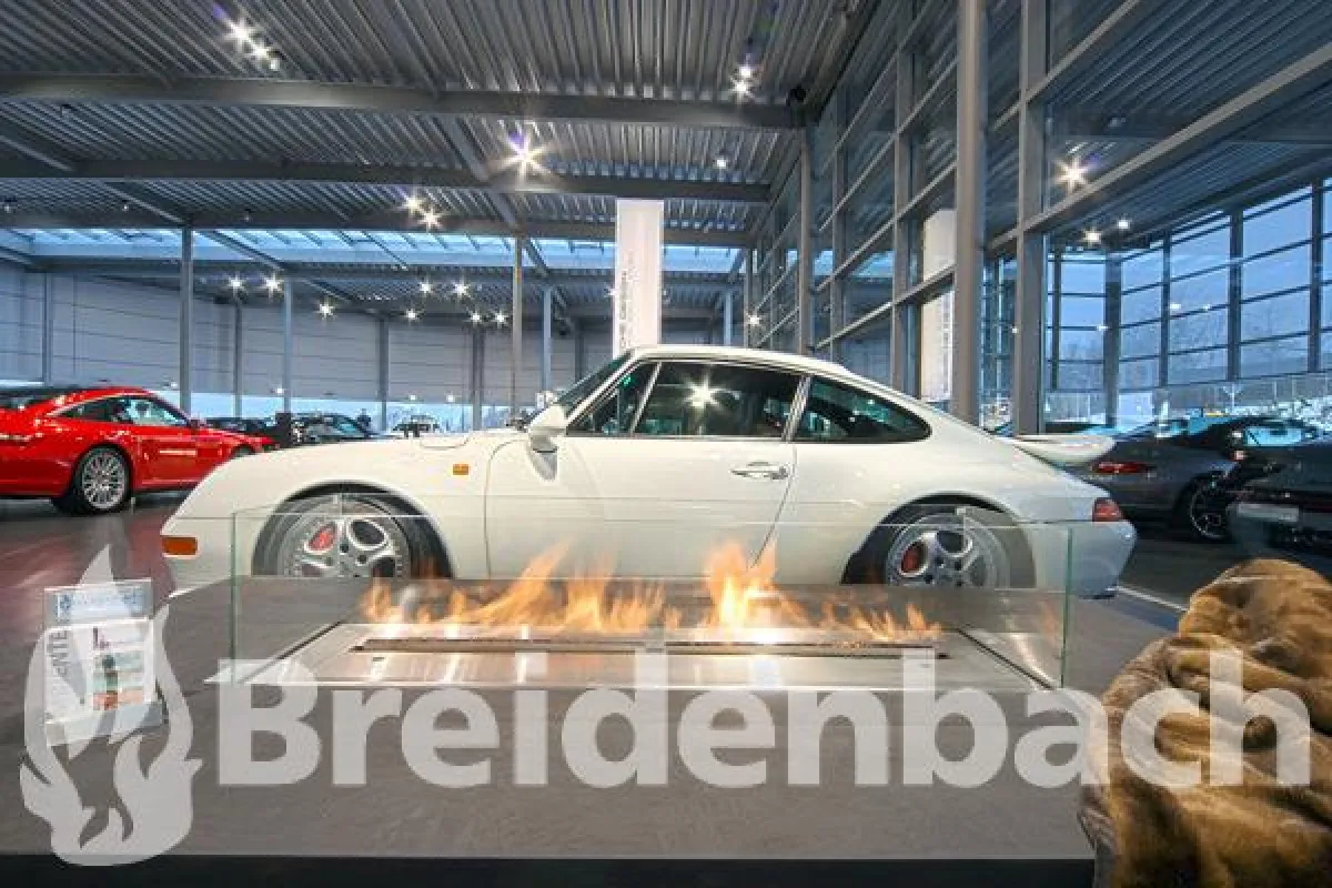 offener Bio-Ethanolkamin im Porsche Zentrum Bensberg (Frontansicht)