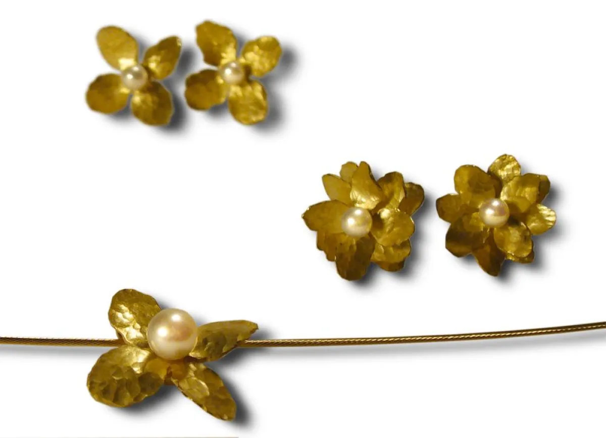 Brautschmuck gefertigt aus 750er Gelbgold und Süßwasserperlen