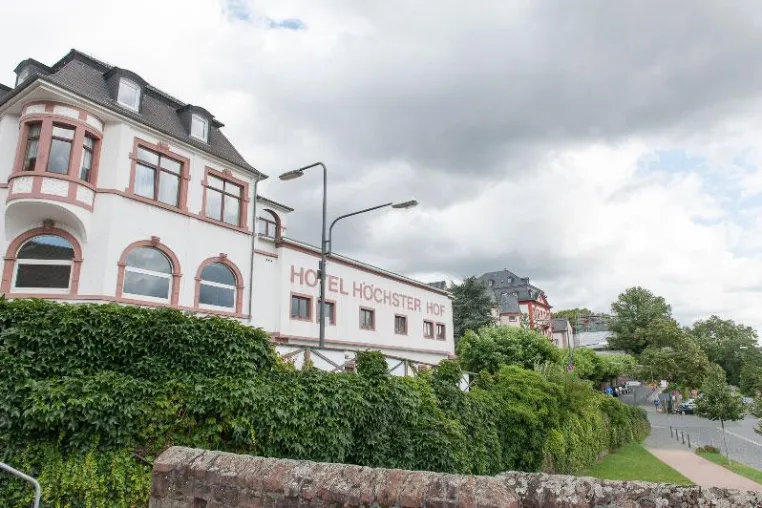Bild: Feiern am Main und übernachten im Hotel Höchster Hof
