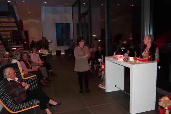 Bild: Claudia Knöfel liest "Alexis" bei La Remise in Königswinter