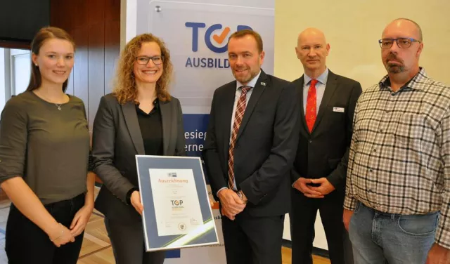 Bild: L.I.T. erhält IHK-Qualitätssiegel „Top Ausbildung“