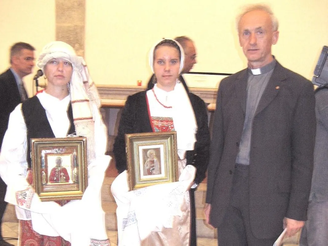 Beim Symposium im kroatischen Zadar wurden kostbare Bilder der heiligen Anastasia gezeigt. Rechts im Bild Prof. Josip Gregur.