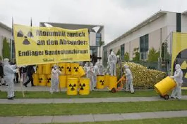 Bild: Return to Sender! Nein zur Atomkraft