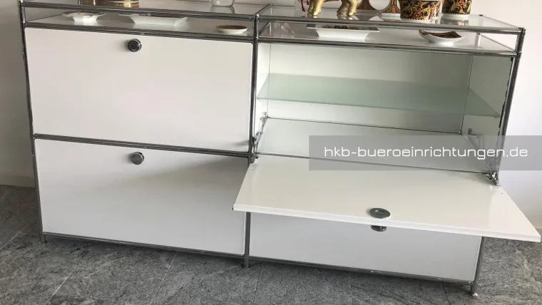 Bild: Büromöbel Metall - ein Möbelbausystem mit Klapptüren aus Metall