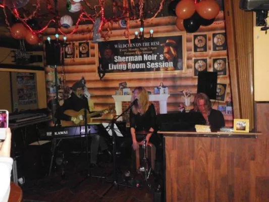 Happy Halloween mit Polydeluxe im Kastanienwäldchen 31.10.2016 Bild: Happy Halloween mit Polydeluxe im Kastanienwäldchen 31.10.2016