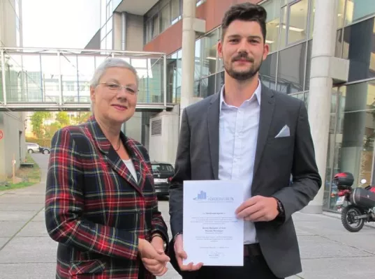 Bild: „Haus der Musik“ für Frankfurt - Marius Mersinger erhält Absolventenpreis des Fördervereins der Frankfurt UAS