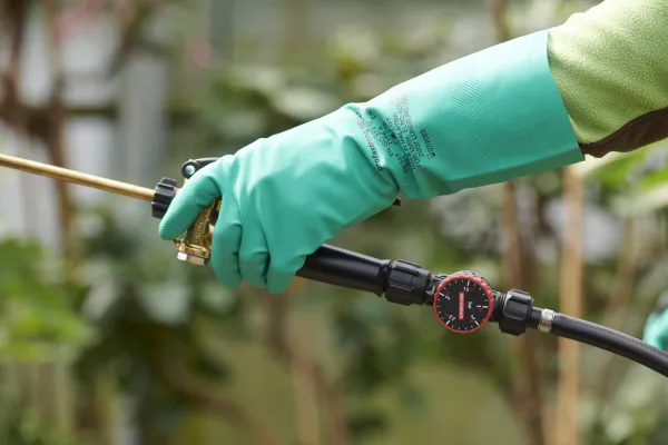 Bild:  Effizientes Sprühen dank dem Druckregelventil PR 3 von Birchmeier