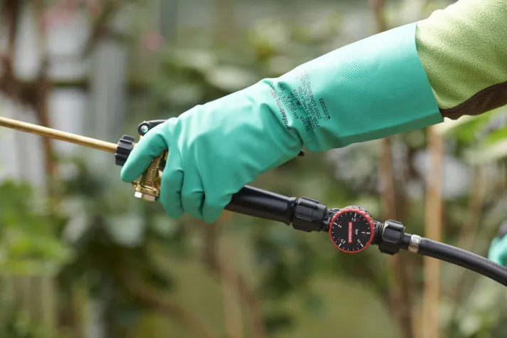 Bild:  Effizientes Sprühen dank dem Druckregelventil PR 3 von Birchmeier