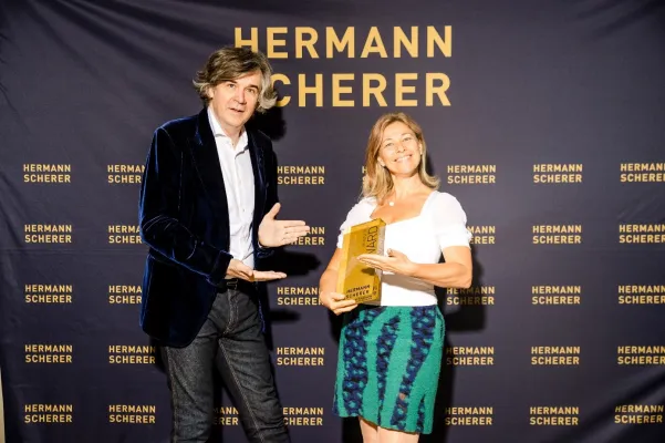 Ursprungsnatur gewinnt! HPP und Numerologie Expertin holt den Publikumspreis beim Internationalen Speaker Slam Bild: Ursprungsnatur gewinnt! HPP und Numerologie Expertin holt den Publikumspreis beim Internationalen Speaker Slam