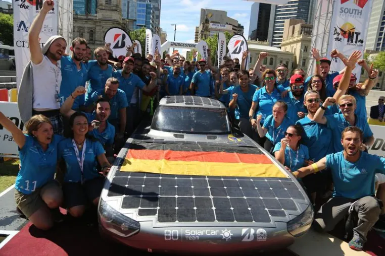 Bild: Phönix aus der Asche - Hochschule Bochum wird Vizeweltmeister bei der World Solar Challenge