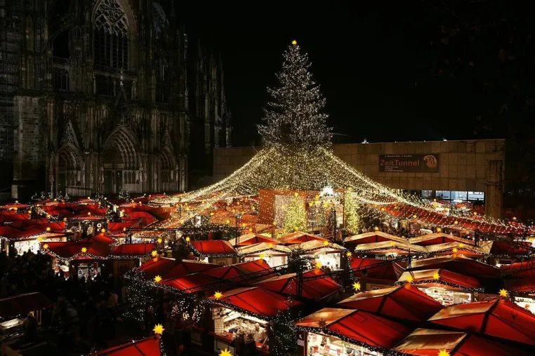 Weihnachtsmarkt am Kölner Dom feierlich eröffnet Bild: Weihnachtsmarkt am Kölner Dom feierlich eröffnet