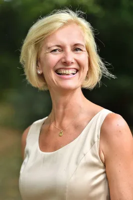 Bild: Entspannungsexpertin Agnes Wehr über eine Studie zum Zusammenhang von Optimismus und Schlaf