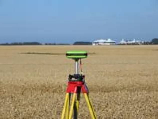 Bild: Allsat übergibt satellitengestütztes Referenzsystem zum Bau der Fehmarnbelt-Querung