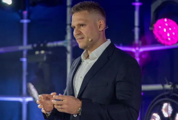 80 Plätze, 8 Profis, 1 Ziel: Marc Pastuska bringt Cyber-Spezialeinheit nach Monheim Bild: 80 Plätze, 8 Profis, 1 Ziel: Marc Pastuska bringt Cyber-Spezialeinheit nach Monheim