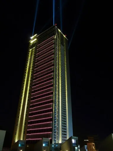 Bild: Eindrucksvolle Illumination des Europa Business Centers von Banska Bystrica