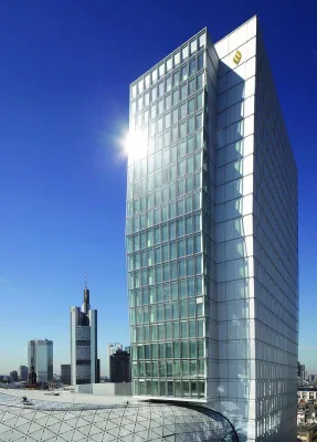 Bild: Skyline trifft Apfelwein im Jumeirah Frankfurt