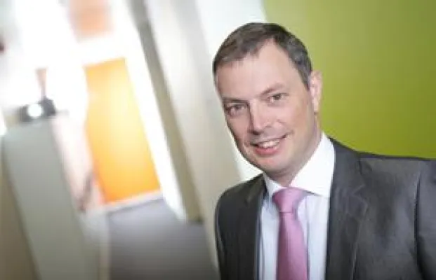 Stabwechsel bei easycash: Peter De Caluwe wird neuer Chef der easycash Bild: Stabwechsel bei easycash: Peter De Caluwe wird neuer Chef der easycash