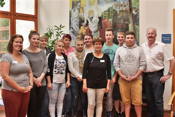 Seniorenzentrum St. Franziskus Saarburg begrüßt 8 neue Azubis Bild: Seniorenzentrum St. Franziskus Saarburg begrüßt 8 neue Azubis