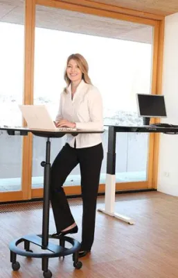 Bild: Die sitzende Menschheit