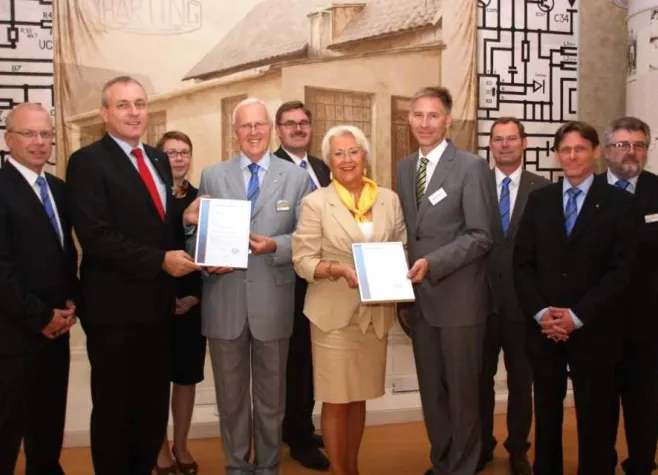 Gesellschaftliche Unternehmensverantwortung: HARTING und DQS setzen Pilotprojekt erfolgreich um Bild: Gesellschaftliche Unternehmensverantwortung: HARTING und DQS setzen Pilotprojekt erfolgreich um