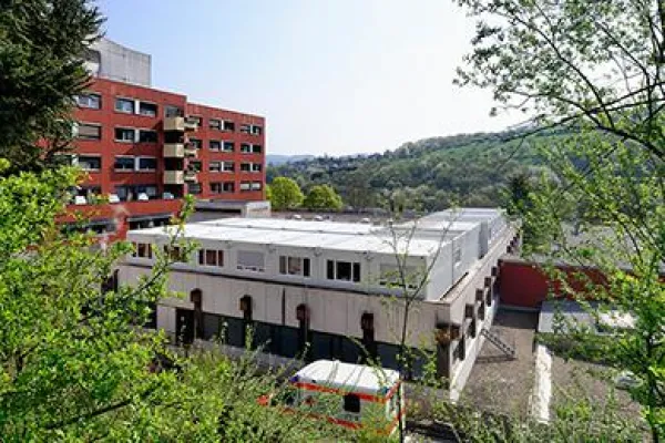 Bild: Auf’s Dach gesetzt - Container schaffen Platz für Umzug der Verwaltung