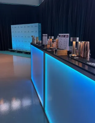 Bild: Mobile Bar für Sommerfeste und Firmenfeiern: stilvolles Cocktail-Catering für Unternehmen in München