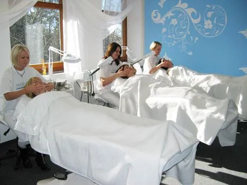 Bild: Neu an der Akademie für Kosmetik und Wellness - Vollzeitausbildung zur Kosmetikerin