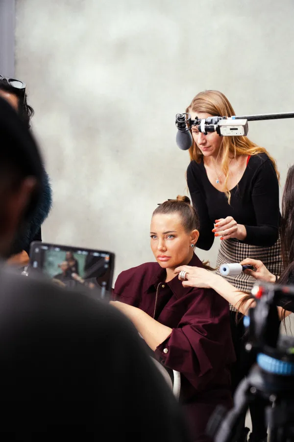 Nina Anhan am Set von