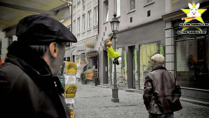 Guerilla Marketing im Tierkostüm Bild: Guerilla Marketing im Tierkostüm