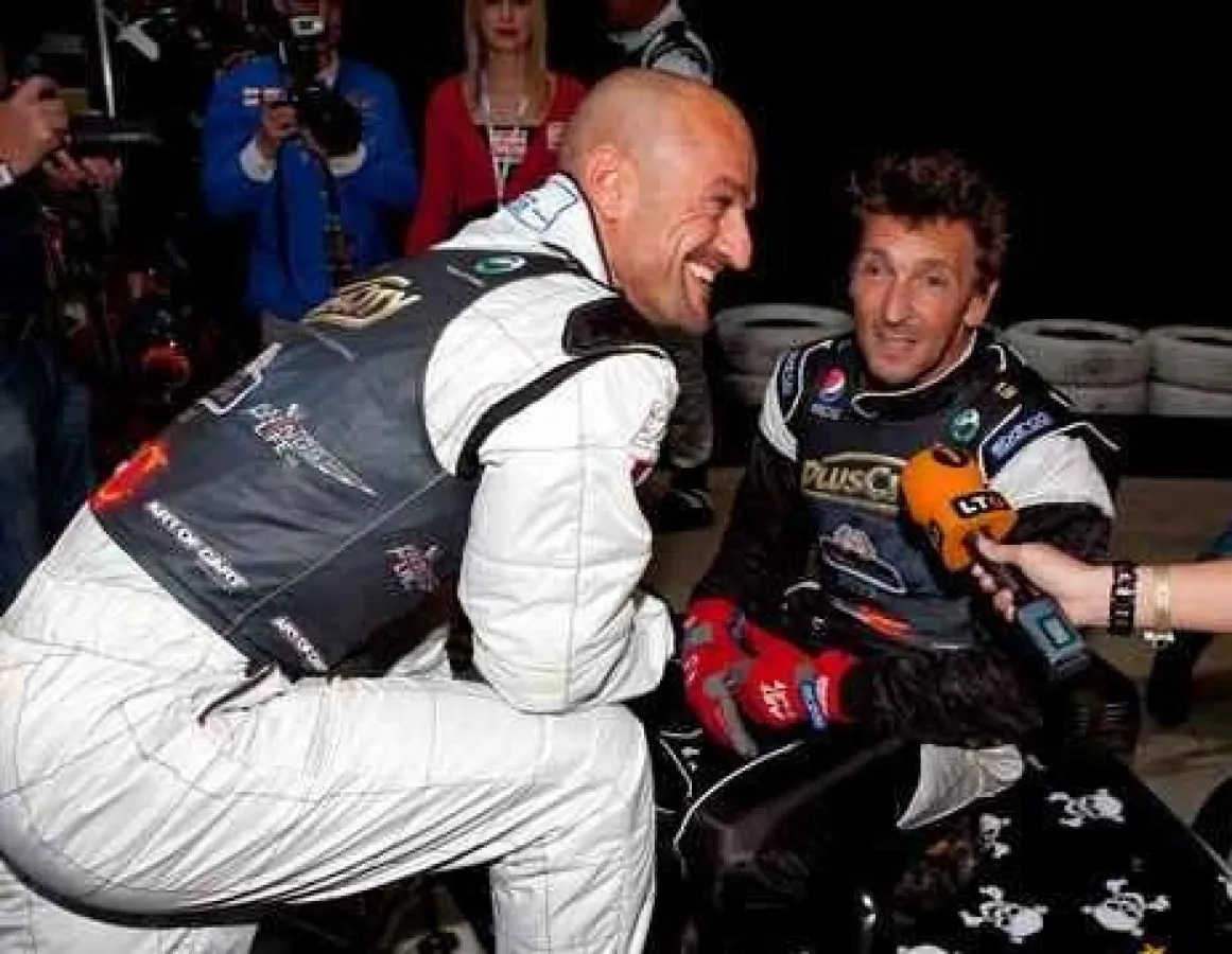 Modelmaker Amin Peyman im lockeren Plausch mit Schauspieler Marc Keller